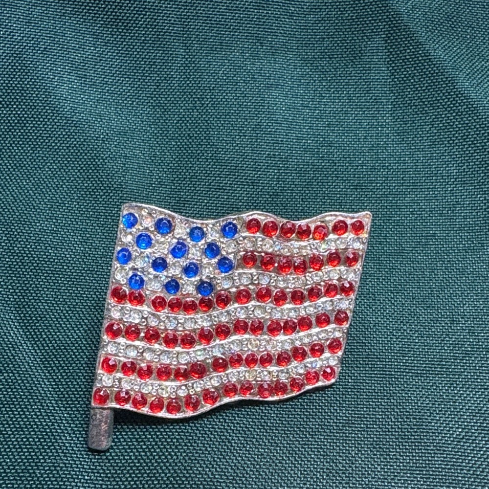 🖤Patriotic Flag Brooch with Red, Blue, and Silver Crystals🖤